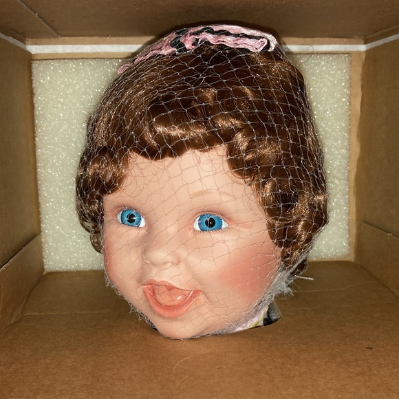 NEW “SYLVESTER'S SURPRISE ” #93022 ASHTON-DRAKE - ORIGINAL BOX &  COA - Picture 8 of 17